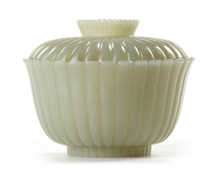 A JADE CARVED BOWL AND COVER, INDIA, 19TH CENTURY