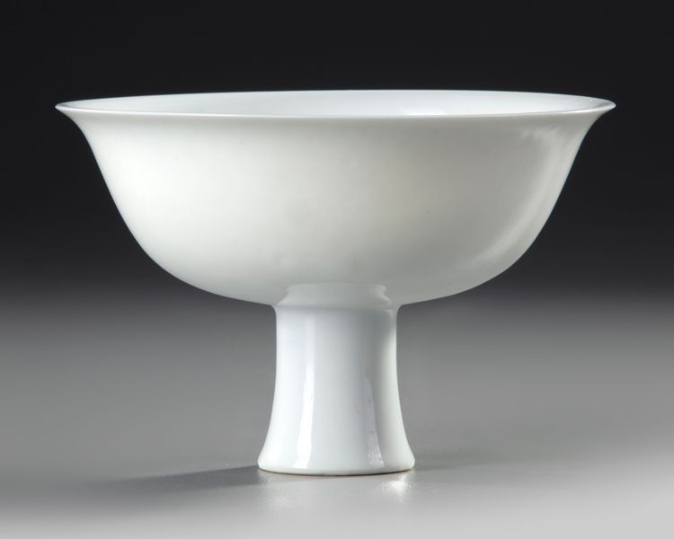 A CHINESE BLANC DE CHINE STEM BOWL, 17TH CENTURY
