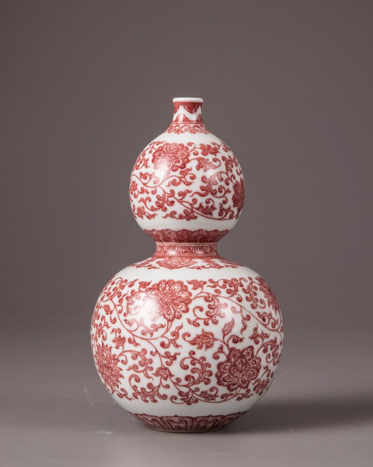 A double-gourd coral-red decorated vase