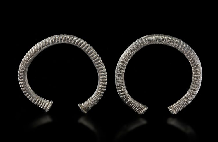 A PAIR OF SILVER BRACELETS, CLASSICAL GREEK PERIOD, 4TH CENTURY BC
