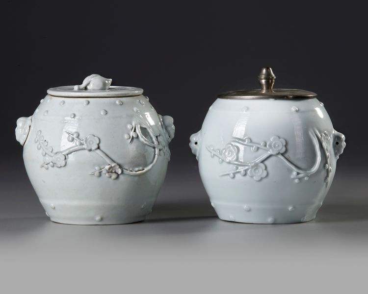 TWO CHINESE BLANC DE CHINE BARREL SHAPED JARS AND A COVER, 18TH CENTURY
