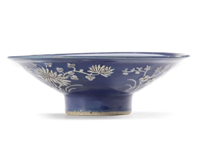 A CHINESE BLUE-GROUND SLIP DECORATED BOWL, 17TH CENTURY