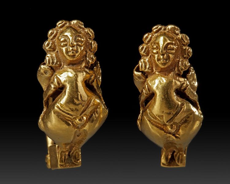 A PAIR OF GREEK GOLD EROS EARRINGS, HELLENISTIC PERIOD, CIRCA 3RD-2ND CENTURY B.C.