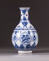 A blue and white yuhuchunping vase