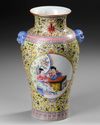 A CHINESE FAMILLE ROSE VASE – 20TH CENTURY