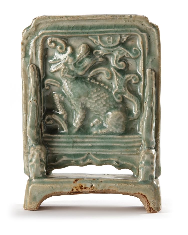 A CHINESE LONGQUAN TABLE SCREEN, MING DYNASTY, LATE 15TH CENTURY