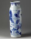 A CHINESE TRANSITIONAL-STYLE BLUE AND WHITE SLEEVE VASE, 19TH CENTURY