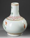A CHINESE FAMILLE ROSE BOTTLE VASE, QING DYNASTY (1644-1912)