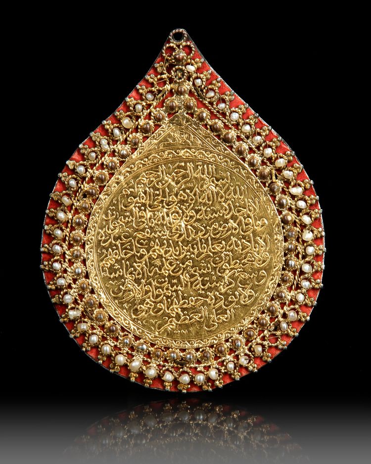 AN OTTOMAN GOLD PENDANT WITH SEED PEARL DECORATION, TURKEY, 19TH CENTURY