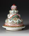 A CHINESE FAMILLE VERTE WALL VASE COVER, KANGXI PERIOD (1662–1722)
