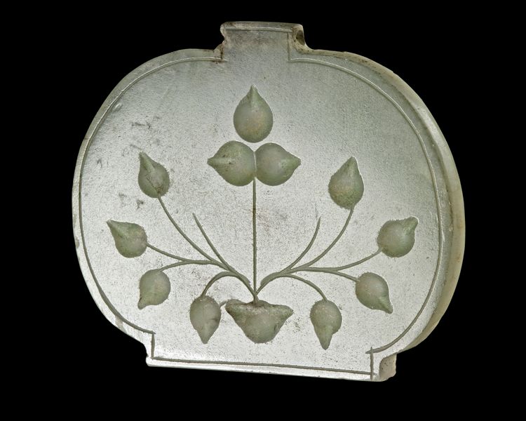 A MUGHAL JADE PENDANT, 18TH CENTURY