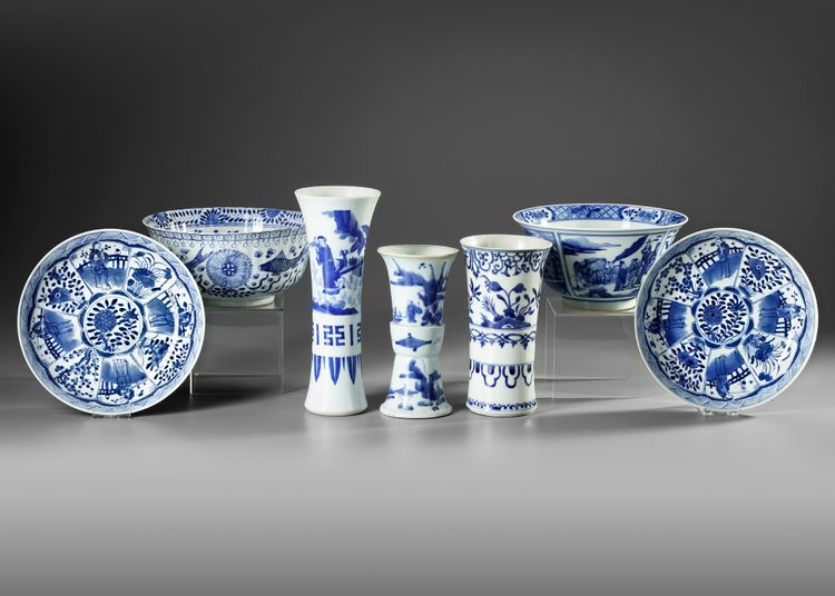A CHINESE COLLECTION OF SEVEN BLUE AND WHITE WARES, 18TH CENTURY AND LATER