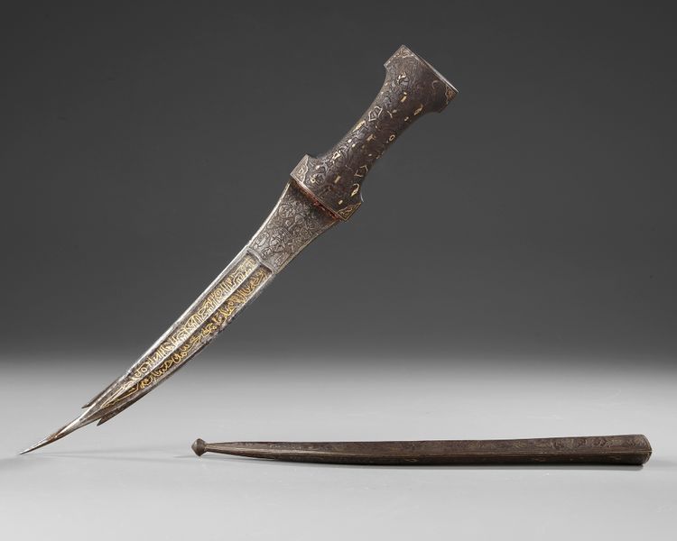 A PERSIAN GILT AND ENGRAVED STEEL DAGGER, ZAND-QAJAR DYNASTY