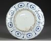 A CHINESE BLUE AND WHITE 'DEER' 'KRAAK PORCELAIN DISH, WANLI PERIOD (1572-1620)