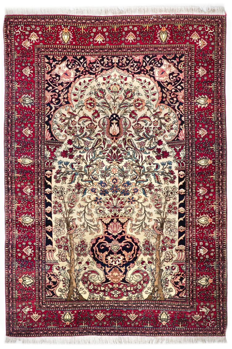 AN ISFAHAN AHMAD RUG, LATE 19TH CENTURY