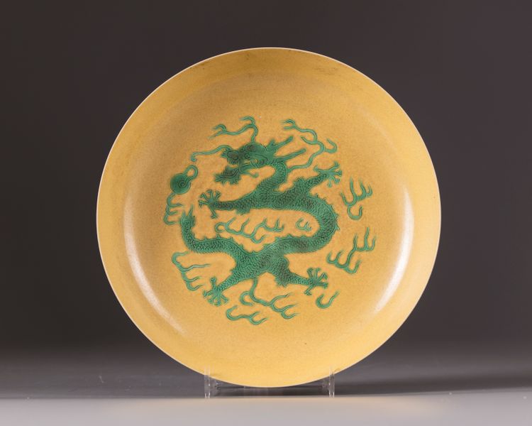 A Chinese yellow-ground 'dragon' dish