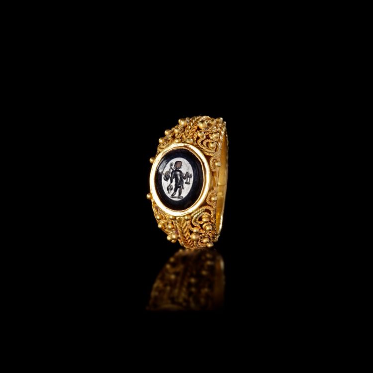 A ROMAN INTAGLIO MOUNTED IN A GOLD RING, 1ST-2ND CENTURY AD