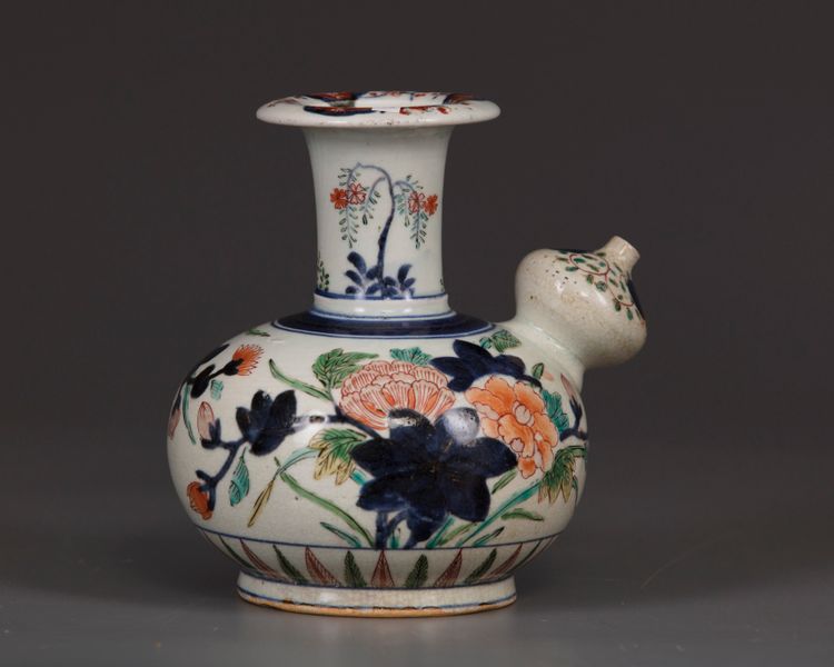 A JAPANESE IMARI KENDI,18TH CENTURY