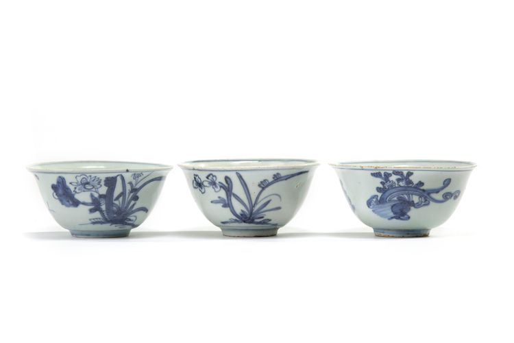 Three Chinese blue and white 'floral' bowls