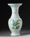 A CHINESE FAMILLE ROSE VASE, 19TH-20TH CENTURY