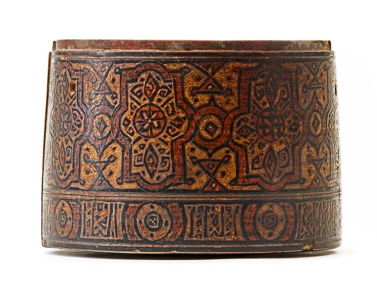 A RASULID LACQUERED CYLINDRICAL WOOD BOX, SOUTH ARABIA, 14TH CENTURY