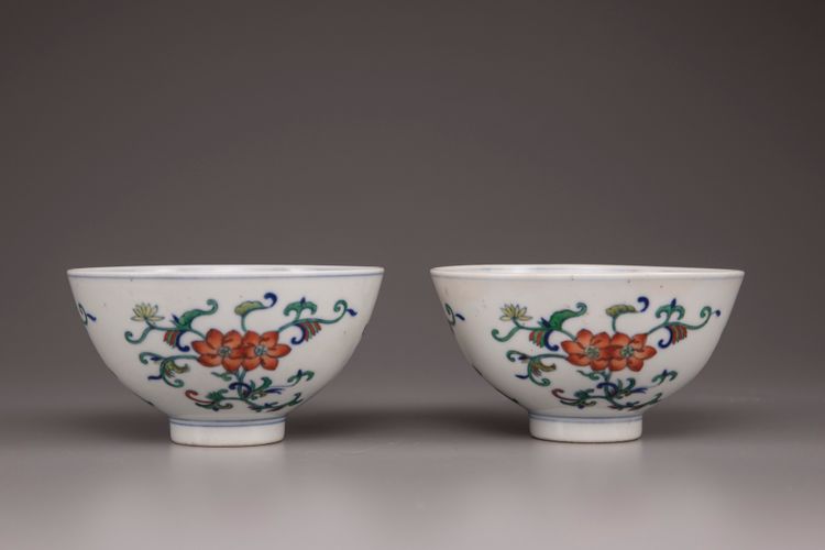 A pair of doucai bowls