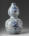A CHINESE BLUE AND WHITE DOUBLE GOURD VASE, MING DYNASTY (1368-1644) OR LATER