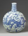 A LARGE CHINESE BLUE AND WHITE 'DRAGON' MOON FLASK
