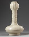 A Chinese cream crackle-glazed garlic mouth vase