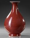 A CHINESE FLAMBÉ-GLAZED BOTTLE VASE, QING DYNASTY (1644-1911)