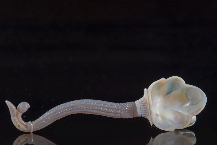 A MUGHAL AGATE SPOON