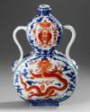 A CHINESE IRON-RED DECORATED BLUE AND WHITE VASE, 19TH-20TH CENTURY