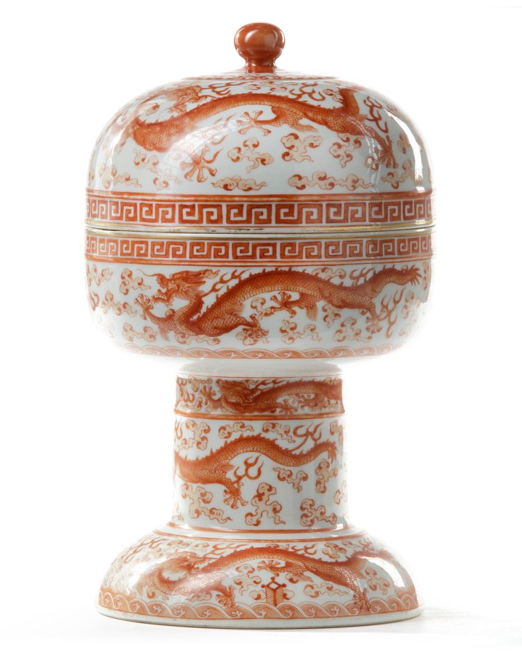 AN IRON-RED-DECORATED 'DRAGON' CEREMONIAL VESSEL AND COVER, DOU, CHINA, QING DYNASTY (1644-1911)