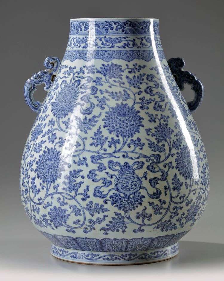 A Chinese blue and white 'Eight Buddhist Emblems' pear-shaped vase, hu