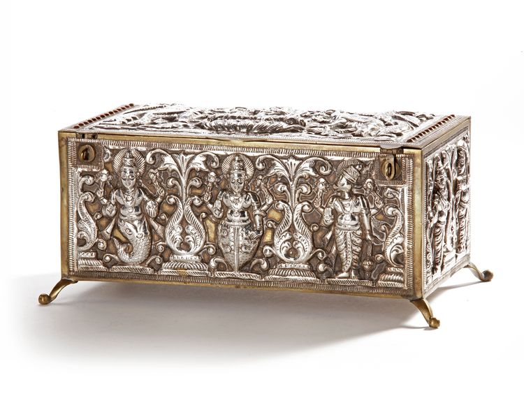 AN ISLAMIC SILVER ELONGATED BOX, INDIA, 19TH CENTURY