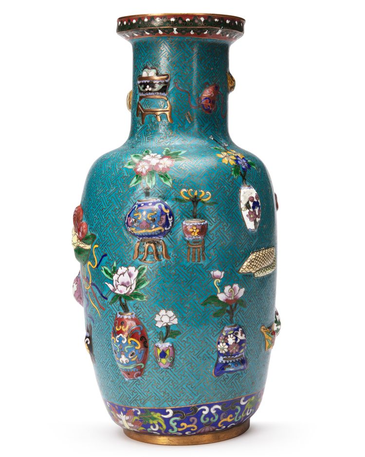 A CHINESE CLOISONNE ENAMEL VASE, 19TH-20TH CENTURY