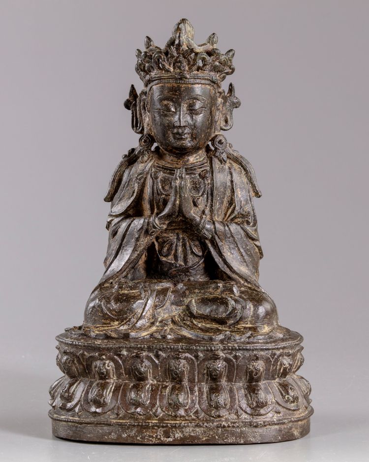 A Chinese bronze figure of a Guanyin