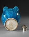 A CHINESE TURQUOISE GLAZED VASE, 20TH CENTURY