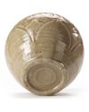 A CHINESE YUE CELADON JAR, FIVE DYNASTIES (907-960)