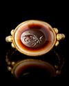 A LARGE ROMAN GOLD RING WITH AN INTAGLIO SHOWING A BUTTERFLY, 1ST CENTURY AD