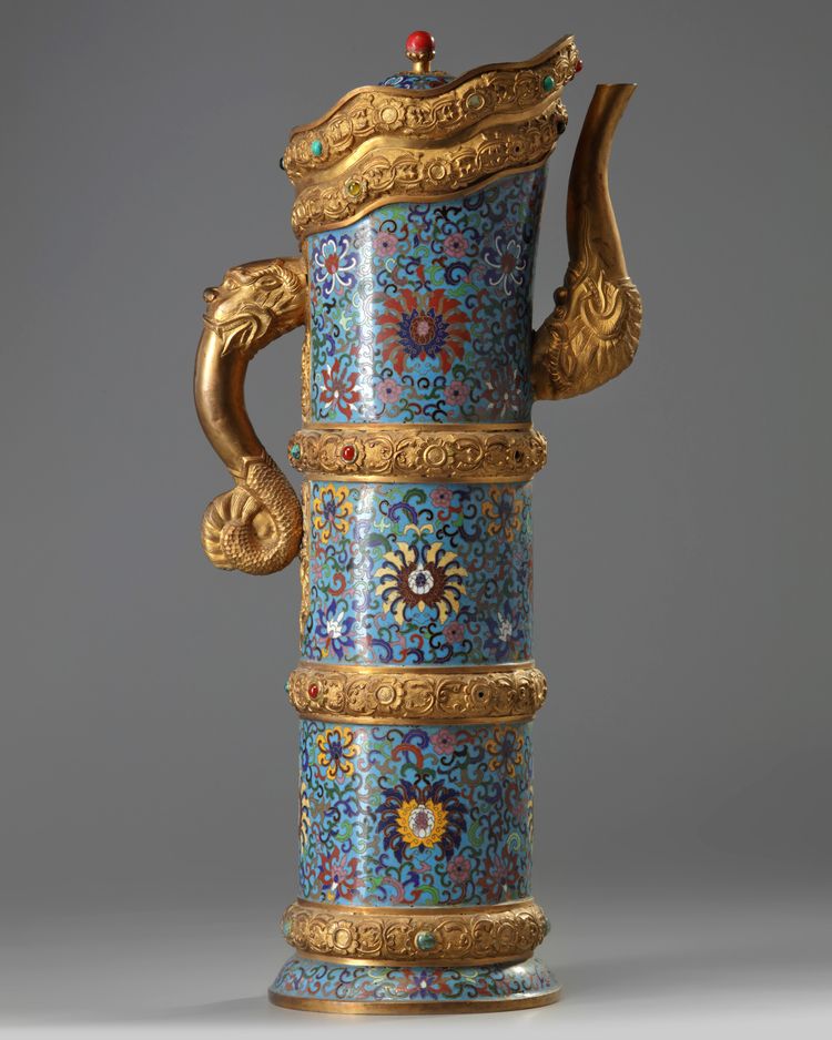 A LARGE CHINESE TIBETAN-STYLE CLOISONNÉ ENAMEL 'MONK'S CAP' EWER, DUOMOHU, CHINA, QING DYNASTY (1644-1911)