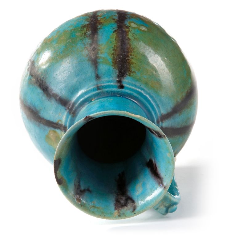 A RAQQA WARE VESSEL, SYRIA, FIRST HALF 13TH CENTURY