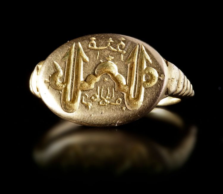 A GOLD SEAL RING