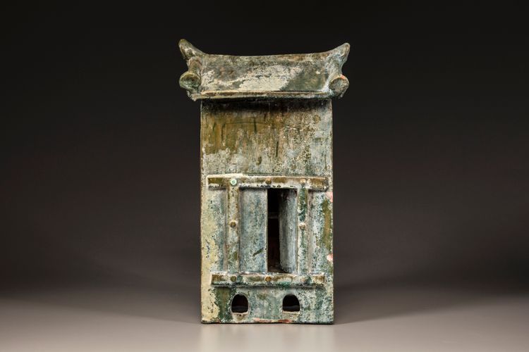 A green-glazed pottery storehouse