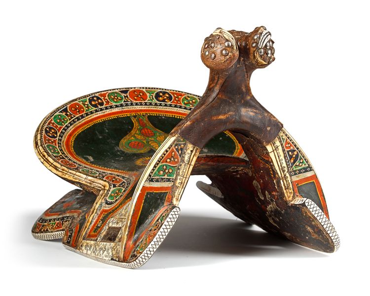 A LACQUERED AND BONE DECORATED WOOD SADDLE, UZBEKISTAN, 19TH CENTURY