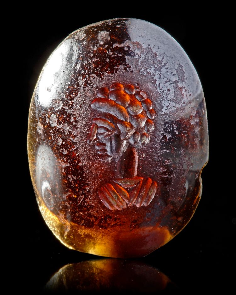 A LATE ROMAN GARNET INTAGLIO, 4TH CENTURY AD