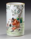 A CHINESE FAMILLE ROSE BRUSH POT, 19TH CENTURY