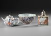 A GROUP OF CHINESE EXPORT PORCELAIN, IMARI AND FAMILLE VERTE, 18TH CENTURY