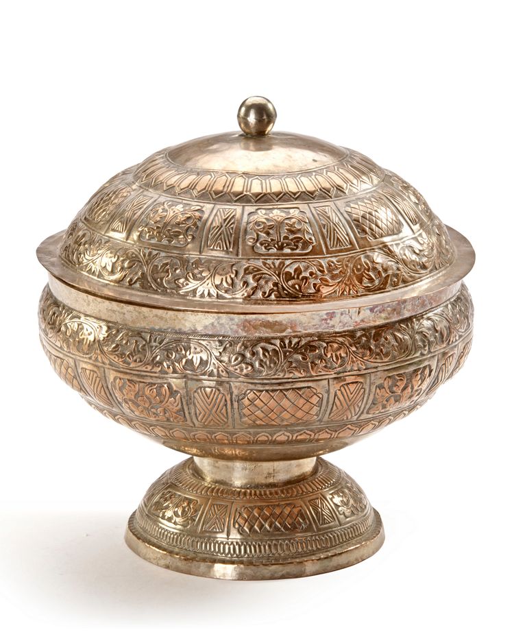 A MALAY SILVER BOWL WITH COVER, 19TH CENTURY