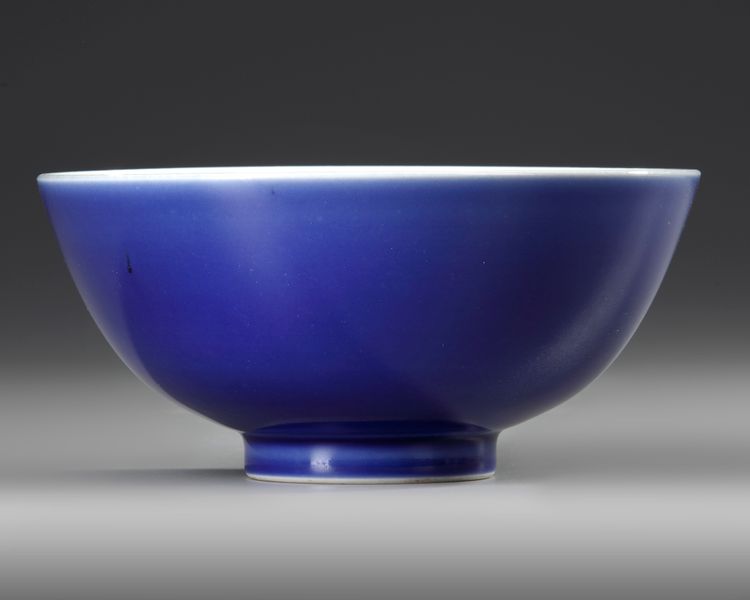 A CHINESE BLUE-GLAZED BOWL,19TH CENTURY